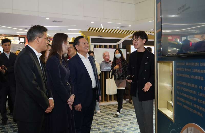 嘉賓欣賞11項香港非遺項目的展品。