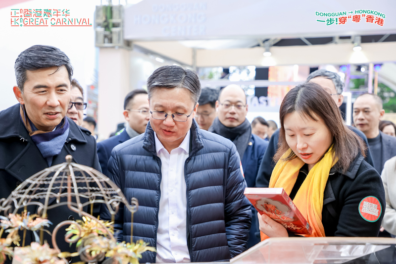 [蘇惠思（右一）參加巡館儀式