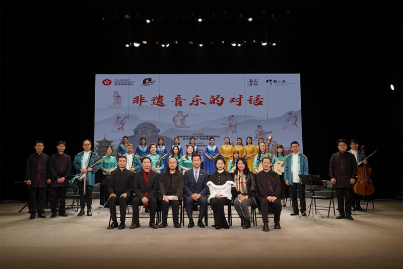香港特別行政區政府駐福建聯絡處鄭震生主任(前排中)與竹韻小集及泉州市南音傳承中心演奏者合照