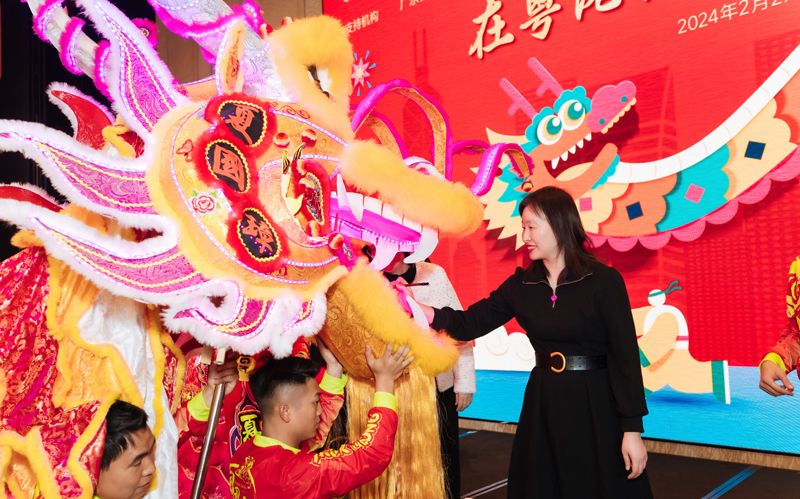 蘇惠思與主禮嘉賓為龍獅點睛