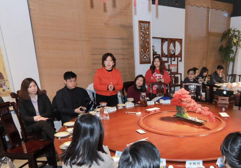 駐粵辦副主任蘇紫賢（中）致辭