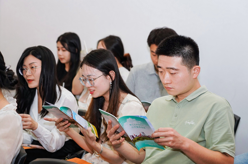 出席的学生青年积极参与讲座及交流环节_1 出席的学生青年积极参与讲座及交流环节_1