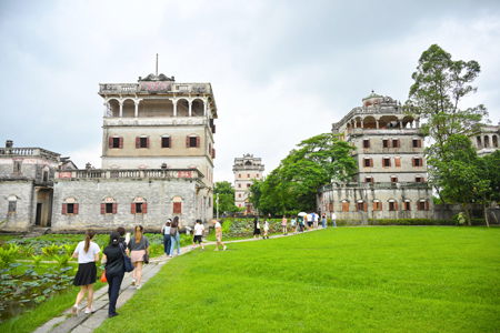 与团员交流、一同参观景区3