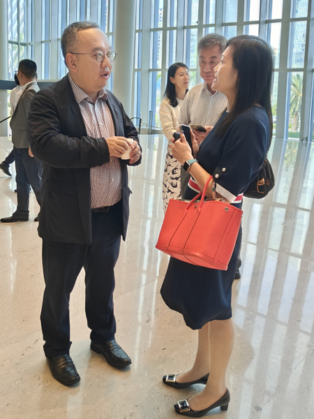 黎瑞琼主任與深圳市文化廣電旅遊體育局副局長丁中元交流 黎瑞琼主任與深圳市文化廣電旅遊體育局副局長丁中元交流