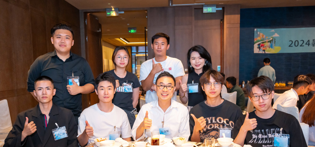 青年們向前輩取經之余，也藉此機會互相認識，拓展朋友圈。3