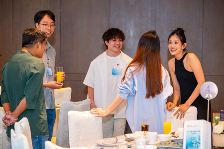 青年們向前輩取經之余，也藉此機會互相認識，拓展朋友圈。1