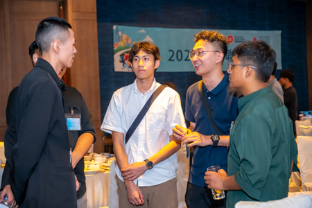 青年們向前輩取經之余，也藉此機會互相認識，拓展朋友圈。4