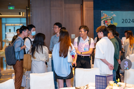 青年們向前輩取經之余，也藉此機會互相認識，拓展朋友圈。5