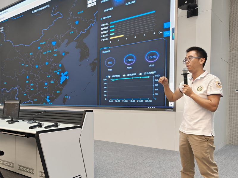 深圳市航空業協會副秘書長張彬介紹低空經濟產業及相關技術