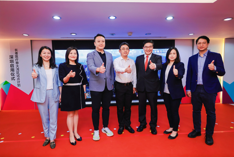 駐深圳聯絡處黎瑞琼主任(左二)、香港立法會議員林順潮(右三) 、深圳市人民政府港澳事務辦公室李麗蓉副主任(左一)在啟用儀式中合影