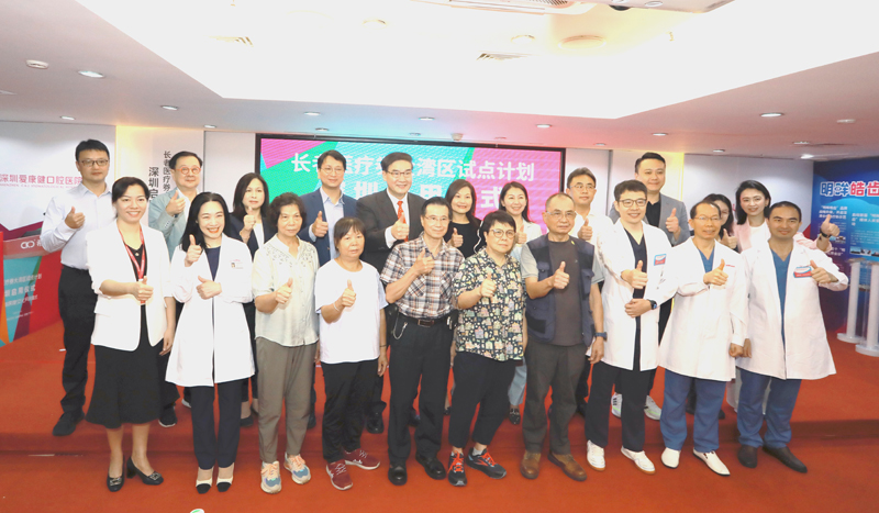 駐深圳聯絡處黎瑞琼主任與其他嘉賓及長者們合影