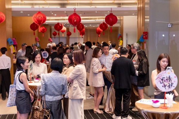一众港商共贺中秋，气氛热烈