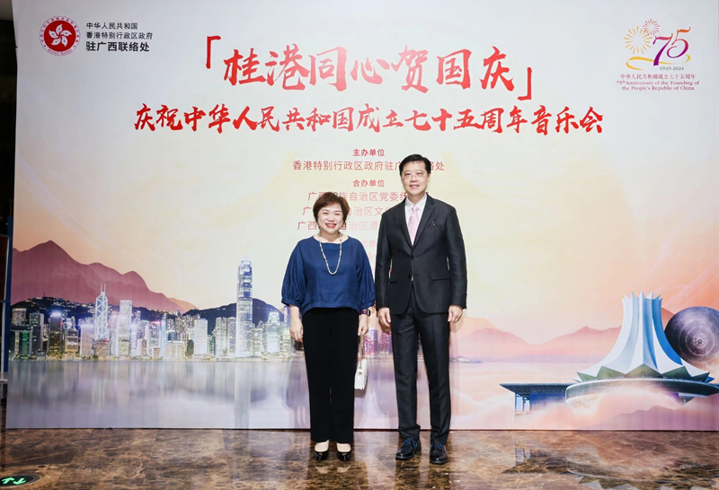 駐廣西聯絡處主任王卓然(右二)與泰王國駐南寧總領事彬嘉瑪•塔維她雅濃女士（左一）合影。