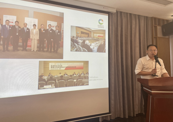 东莞市商务局局长张健良介绍商务惠企政策