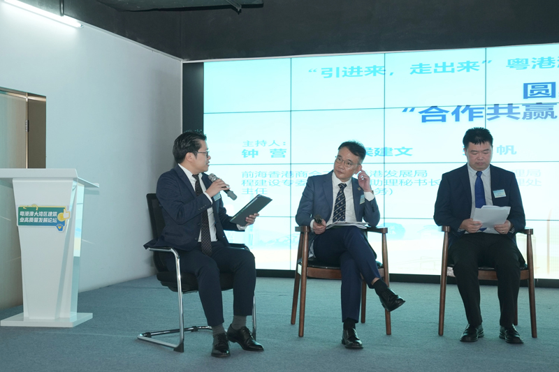 圆桌论坛嘉宾探讨「合作共赢，携手走出去」的战略展望