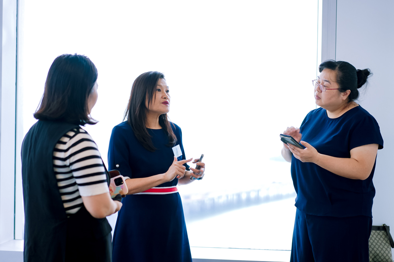 驻深圳联络处主任黎瑞琼接受媒体采访