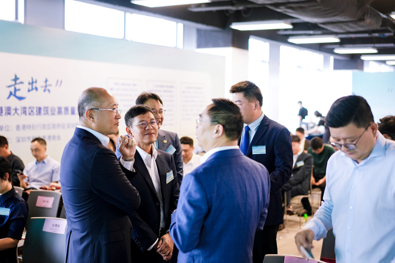 参会者热烈交流互动2 参会者热烈交流互动2