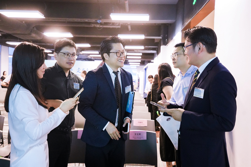 参会者热烈交流互动4 参会者热烈交流互动4