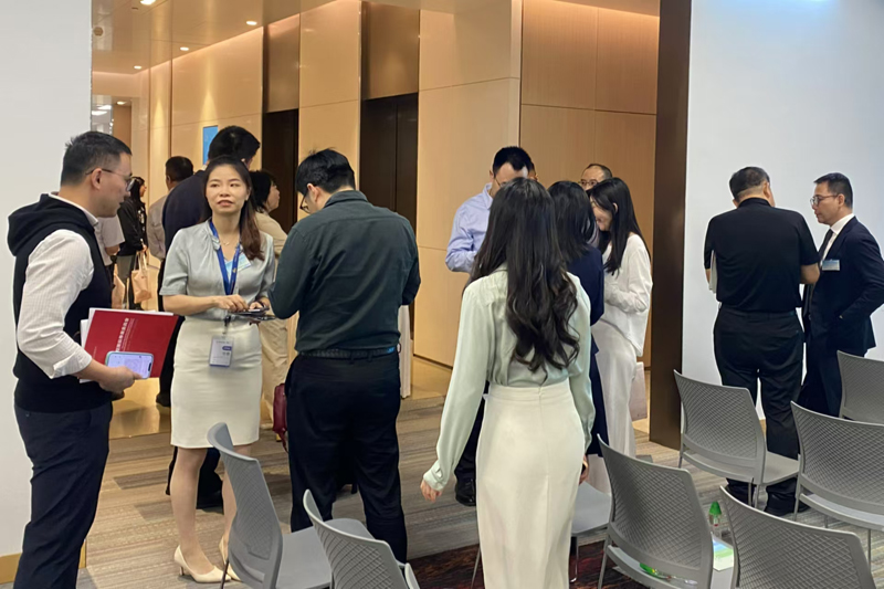 参会者热烈交流互动6