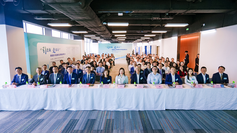 来自深港两地的160多位建筑业专家、学者,政府机构代表及建筑业相关企业代表共济一堂。 来自深港两地的160多位建筑业专家、学者,政府机构代表及建筑业相关企业代表共济一堂。