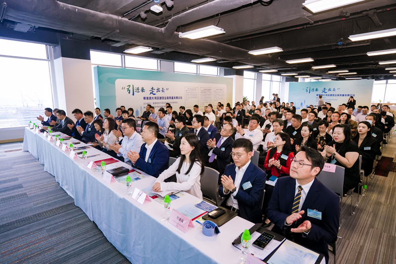 来自深港两地的160多位建筑业专家、学者,政府机构代表及建筑业相关企业代表共济一堂。2 来自深港两地的160多位建筑业专家、学者,政府机构代表及建筑业相关企业代表共济一堂。2