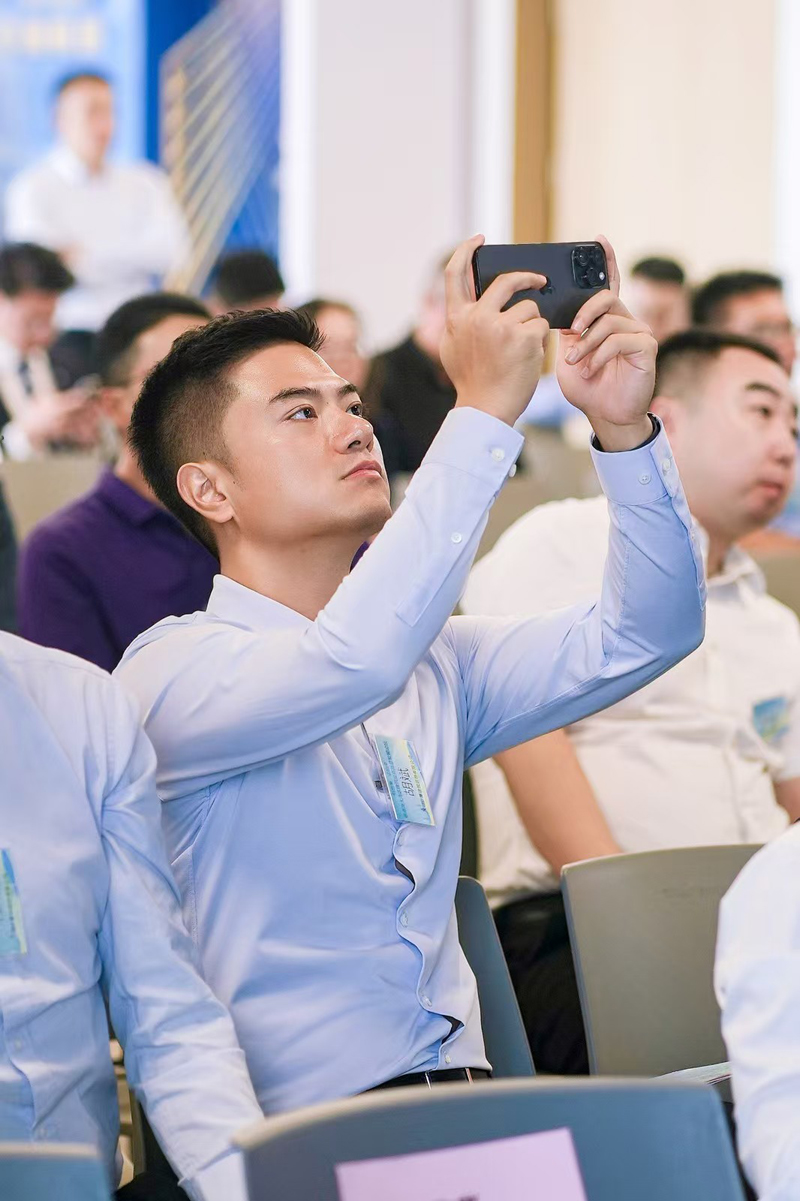 来自深港两地的160多位建筑业专家、学者，政府机构代表及建筑业相关企业代表共济一堂。3