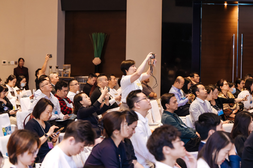 港资和内地企业代表专注参会、交流互动1