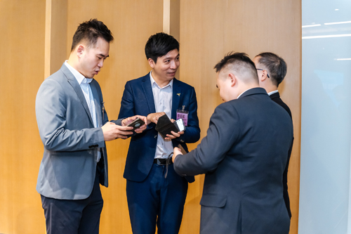 港资和内地企业代表专注参会、交流互动5