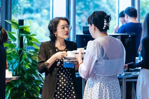 港资和内地企业代表专注参会、交流互动6