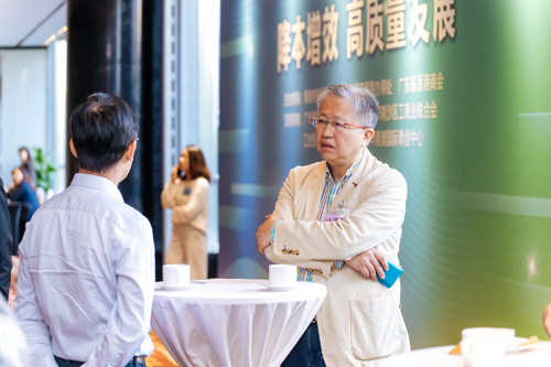 港资和内地企业代表专注参会、交流互动7