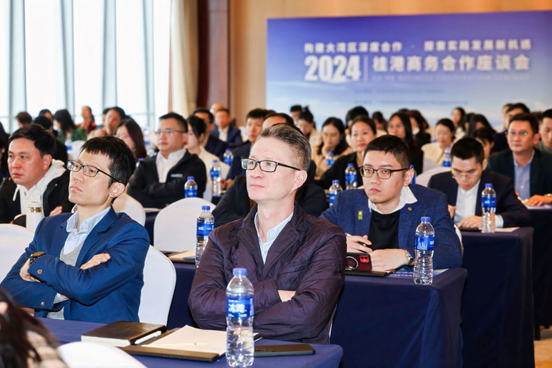 座谈会现场2。 座谈会现场2。