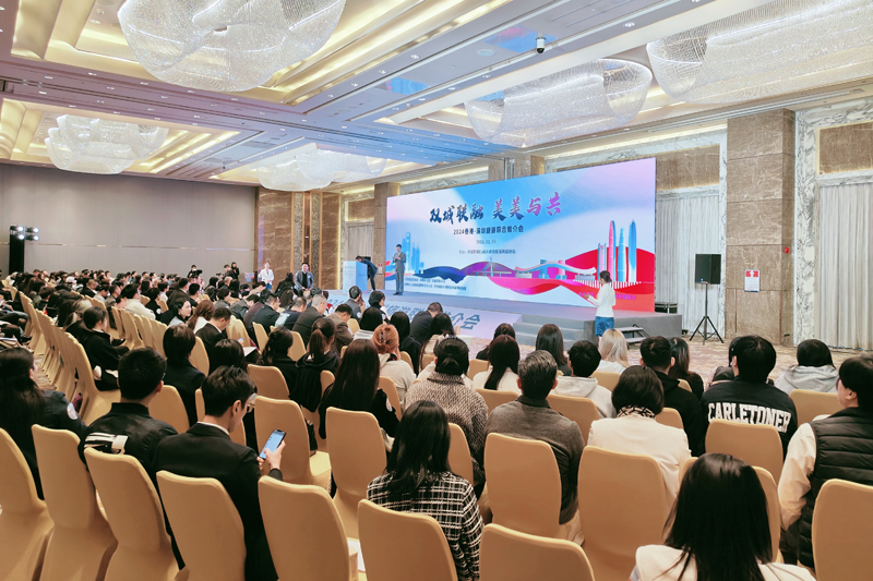 來自各界的近240名代表齊聚一堂1