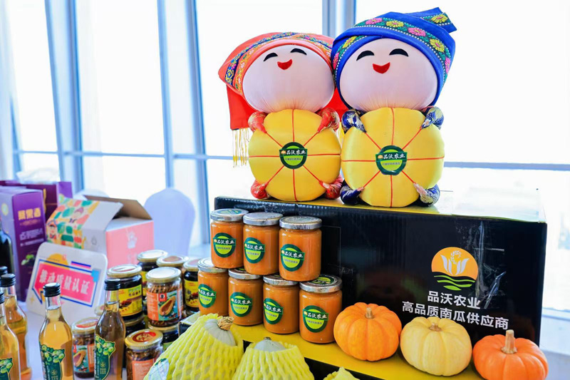 廣西農業職業技術大學及南寧職業技術大學的校企合作產品作展示。2