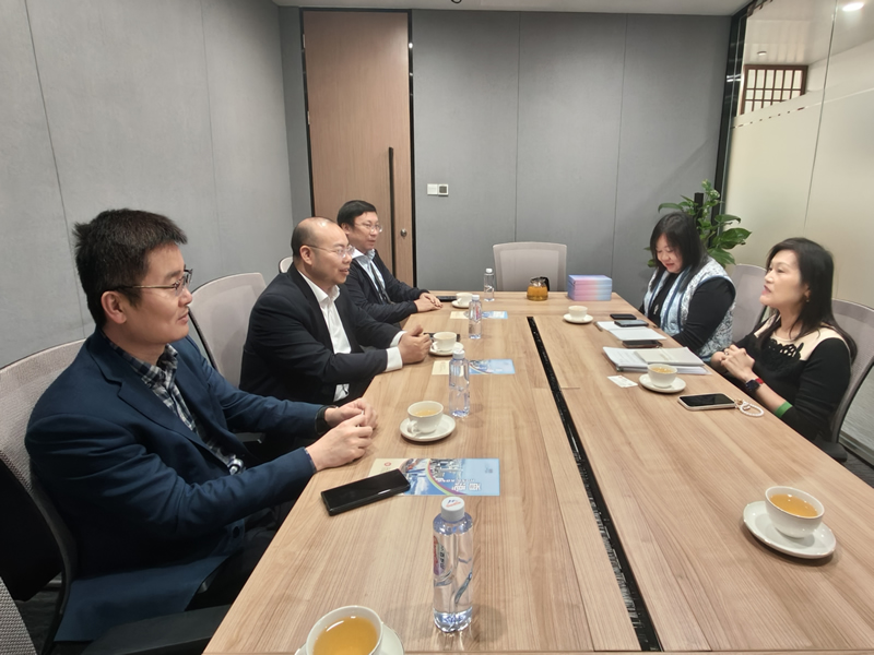 驻深圳联络处与到访的深圳市航空业协会（左）一行座谈交流
