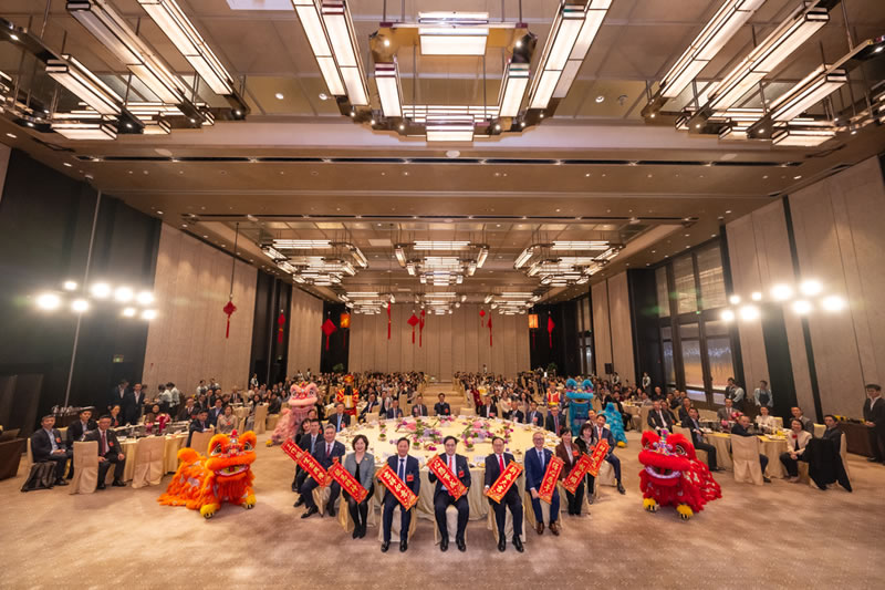 駐粵辦署理主任莊港生（中）、副主任蘇紫賢（左一）及全場嘉賓大合照