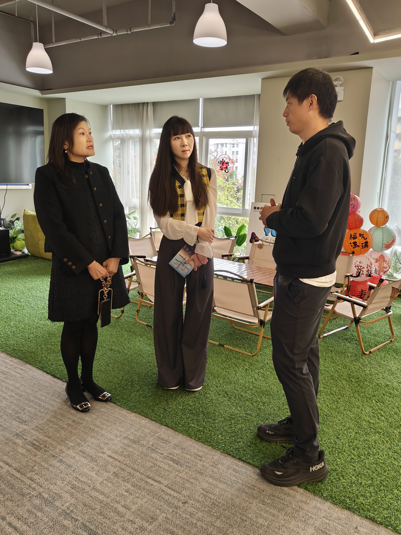 與創業港青及提供“出海入華”服務的企業代表交流1 與創業港青及提供“出海入華”服務的企業代表交流1