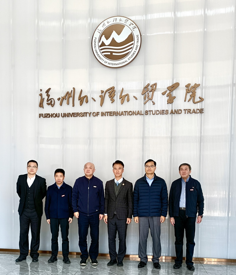 駐福建聯絡處主任鄭震生 (右3) 與福州外語外貿學院校長許明 (左3)、副校長季祖强 (左2)、校長助理黃鴻鴻 (右1) 、及台港澳辦主任盧人聰 (左1) 等合照