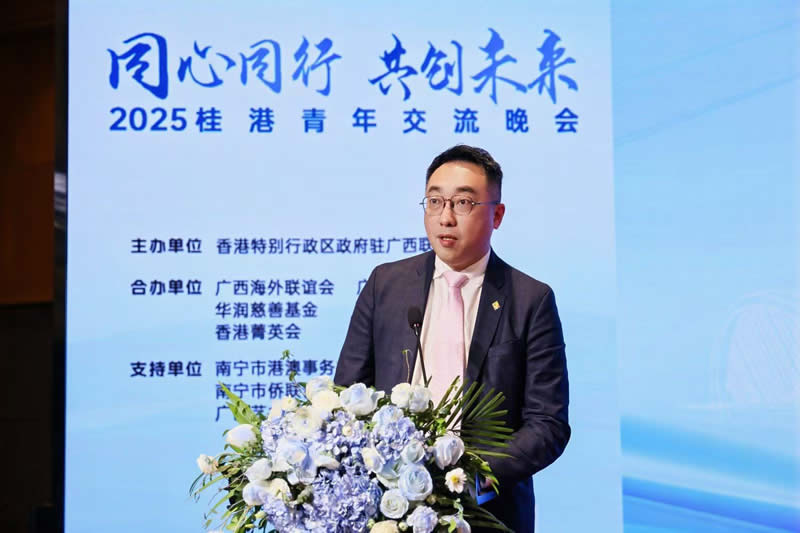 香港菁英会常务副主席黄进达先生致辞。