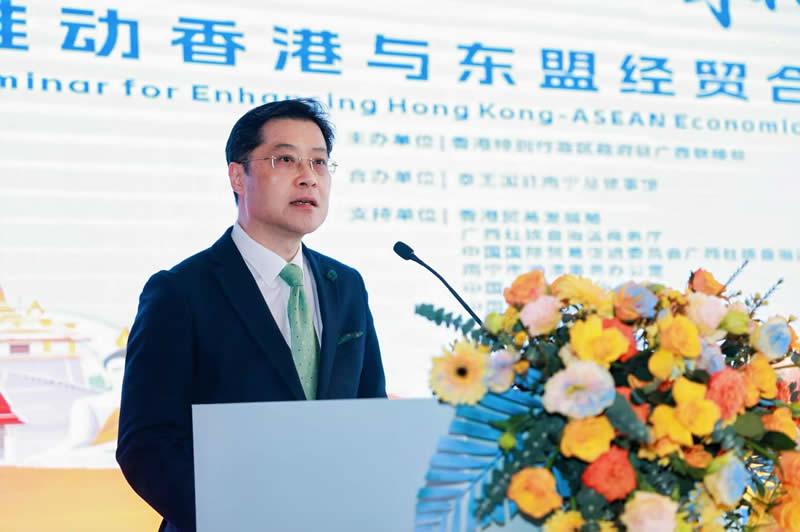 駐廣西聯絡處主任王卓然發言致辭，鼓勵在座各位企業家善用香港“超級連絡人”和“超級增值人”的角色，攜手推進東盟、廣西與香港的經貿合作，為經濟發展注入全新動能，實現高質量發展。