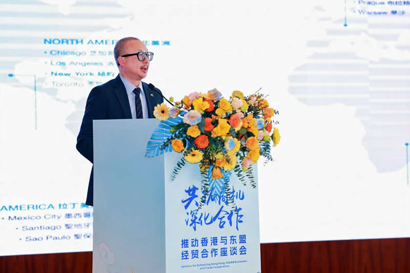 香港貿易發展局華南首席代表黃天偉先生就“助力中國企業‘走出去’，把握‘一帶一路’商機”作分享。