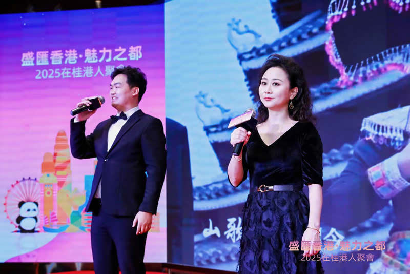 廣西歌唱家獻唱廣西山歌組曲，將晚宴氣氛帶進高潮。其中《桂港同心譜新章》是駐廣西聯絡處與廣西中華文化促進會聯合制作的名曲。2