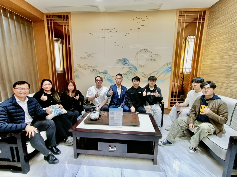 鄭震生(右5)與閩港聯香港藉學生合照