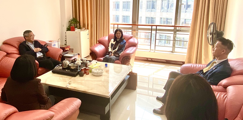 鄭震生(右)與泉州市台灣事務辦公室主任杜朴生(左) 會面交流 