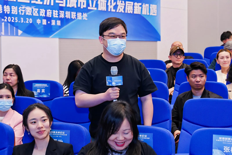 嘉賓在圓桌論壇環節熱烈討論，參加者亦踴躍發問。13