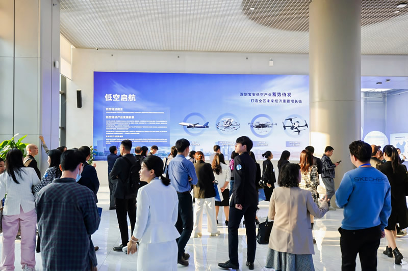 參加者參觀服務中心展間及聽導賞員講解15