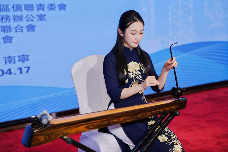 晚宴期间安排了广西少数民族民樂表演，展示广西独特文化面貌，让在座嘉宾特别是香港青年对广西丰富多彩的传统民族文化有更深体会。_2