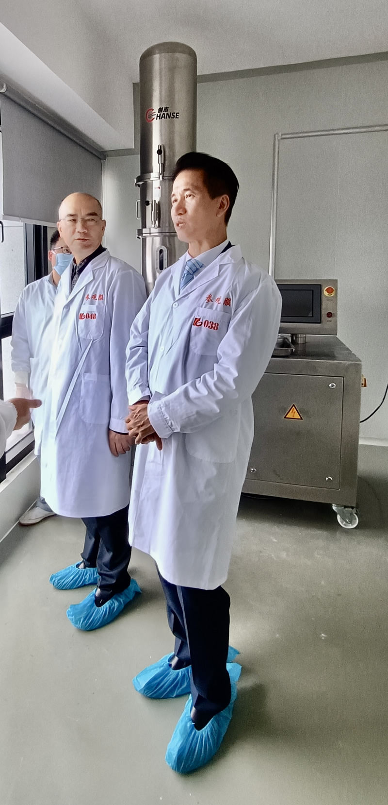 郑震生郑震生(左)与该公司副总经理曾炳祥(右)会面交流