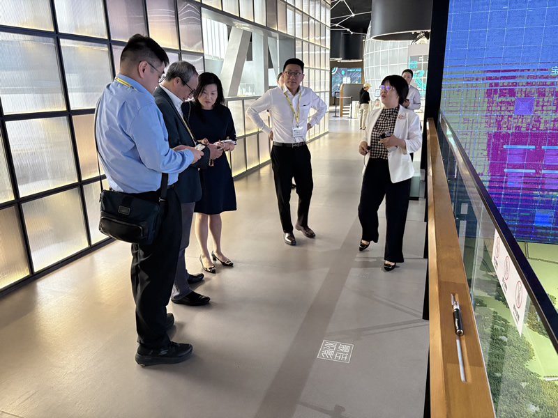 參觀光明區城市規劃展覽館後合影1