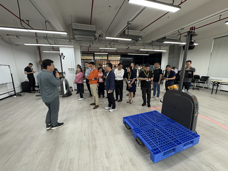 智能物流解決方案提供商負責人介紹公司最新發展及與考察團座談交流1