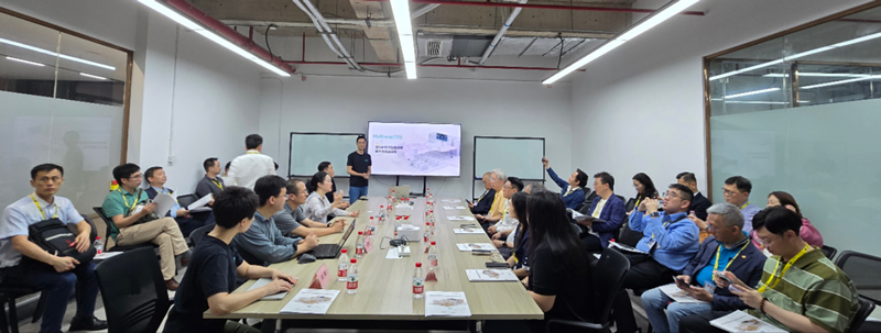 智能物流解決方案提供商負責人介紹公司最新發展及與考察團座談交流3